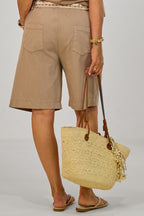 Shorts mit geblümtem Stoffgürtel, taupe