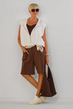 Shorts mit geblümtem Stoffgürtel, braun