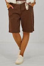 Shorts mit geblümtem Stoffgürtel, braun