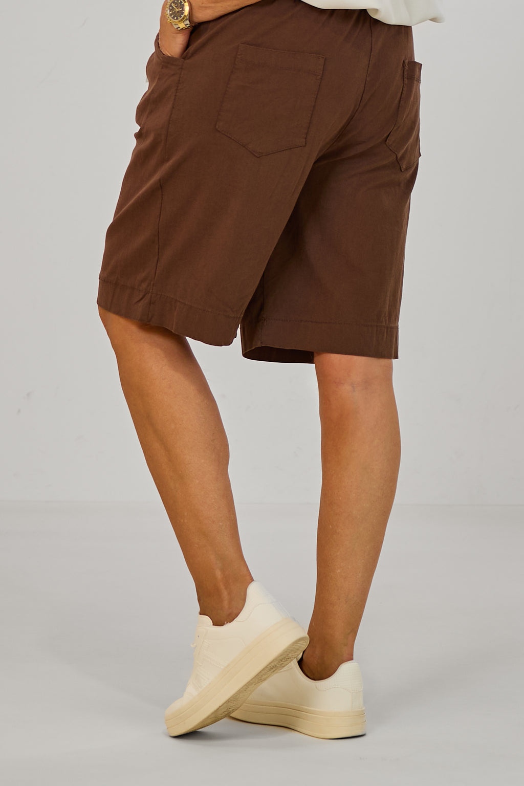 Shorts mit geblümtem Stoffgürtel, braun