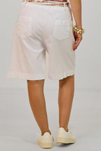 Shorts mit geblümtem Stoffgürtel, weiß