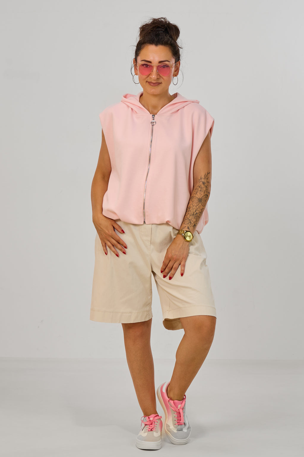 Shorts mit geblümtem Stoffgürtel, beige