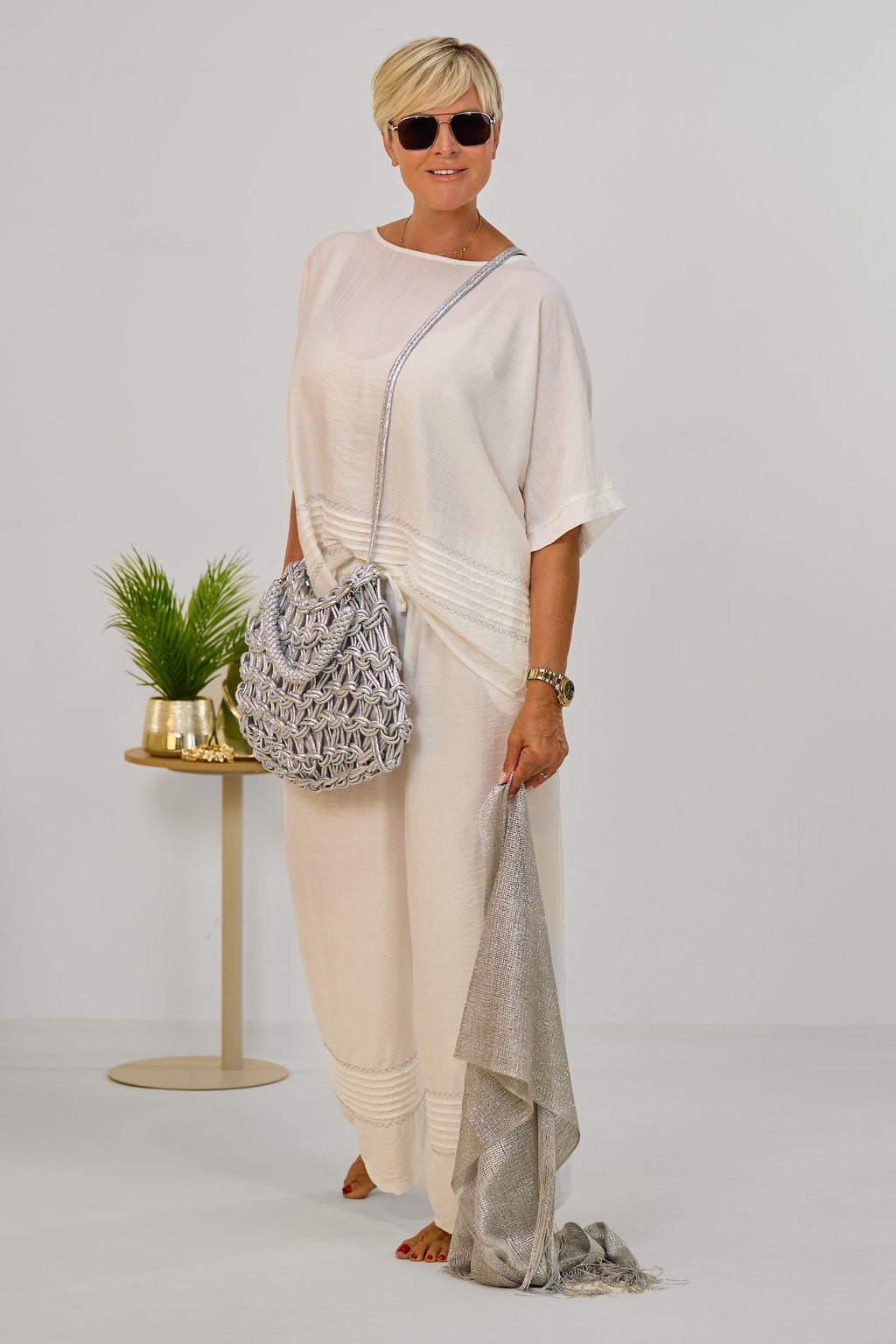 2-tlg. Set aus Blusenshirt und Hose, weiß
