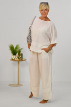 2-tlg. Set aus Blusenshirt und Hose, weiß