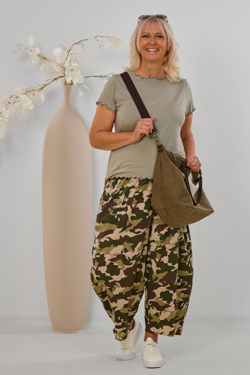 Basic Shirt mit leicht gewellten Abschlüssen - groß, taupe
