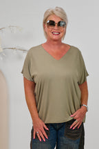 Kurzarm Basic Shirt mit V-Ausschnitt, stein