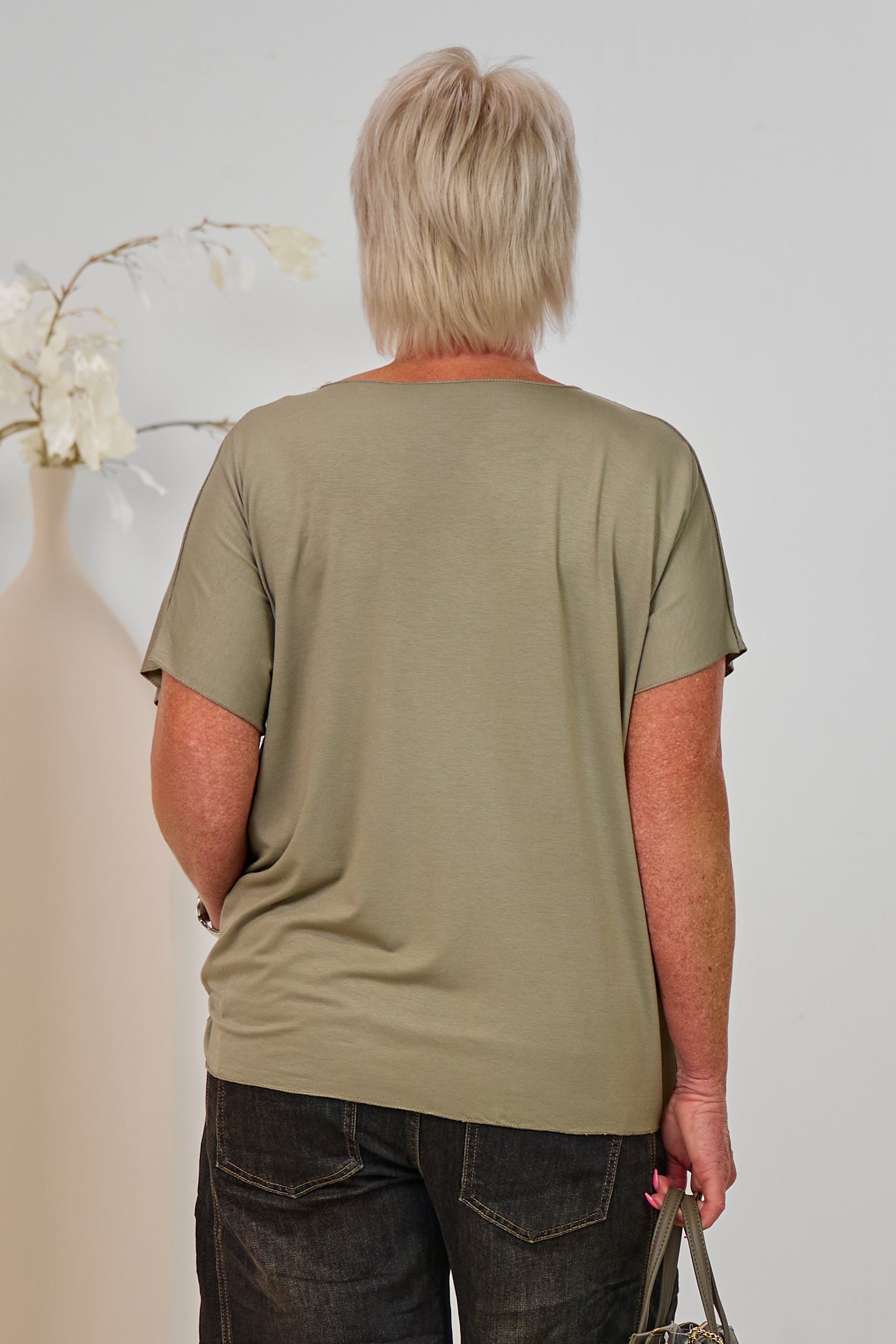 Kurzarm Basic Shirt mit V-Ausschnitt, stein