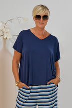 Kurzarm Basic Shirt mit V-Ausschnitt, marineblau