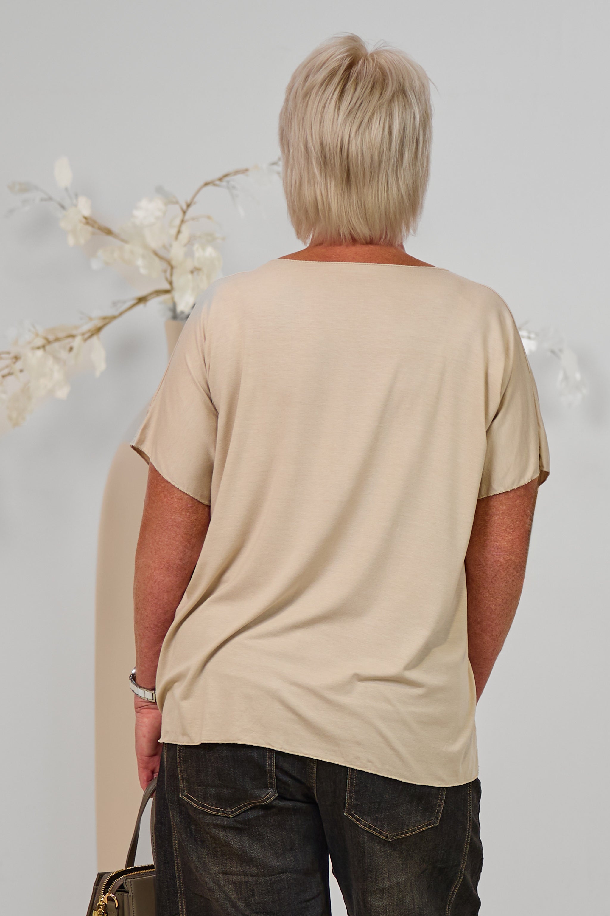 Kurzarm Basic Shirt mit V-Ausschnitt, beige