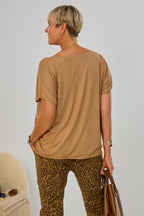 Kurzarm Basic Shirt mit V-Ausschnitt, camel 