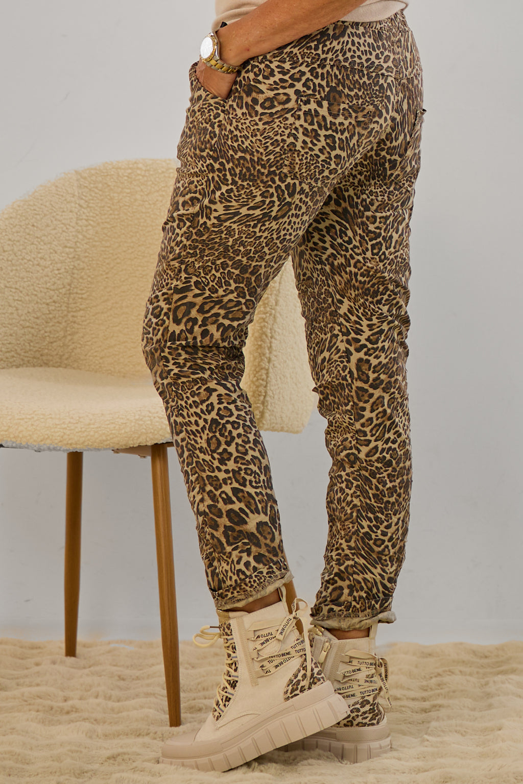 Hose mit elastischem Bund im Knitterlook, taupe-leo