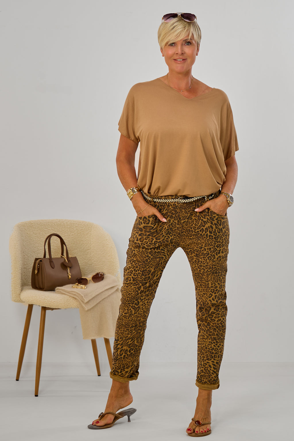 Hose mit elastischem Bund im Knitterlook, braun-leo