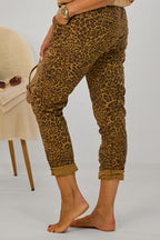 Hose mit elastischem Bund im Knitterlook, braun-leo