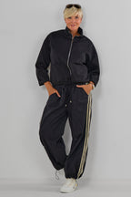 sportliche Hose mit seitlichen Streifen, schwarz