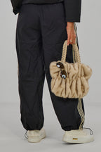 sportliche Hose mit seitlichen Streifen, schwarz