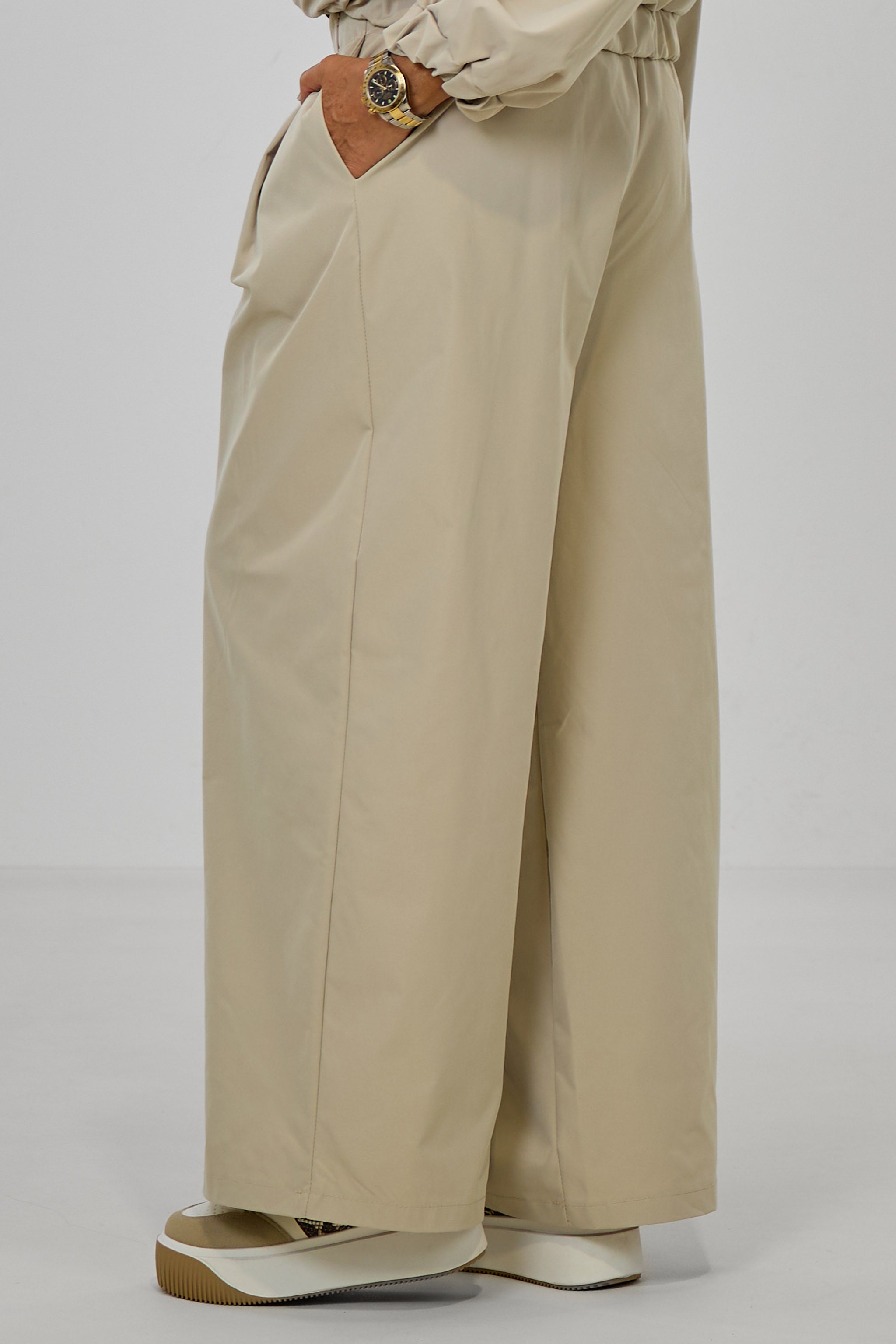 Hose mit breiten Falten am Bund, beige