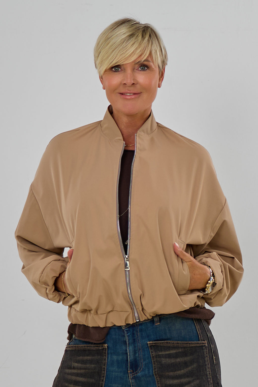 Blouson mit abnehmbarer Leo-Kapuze, taupe