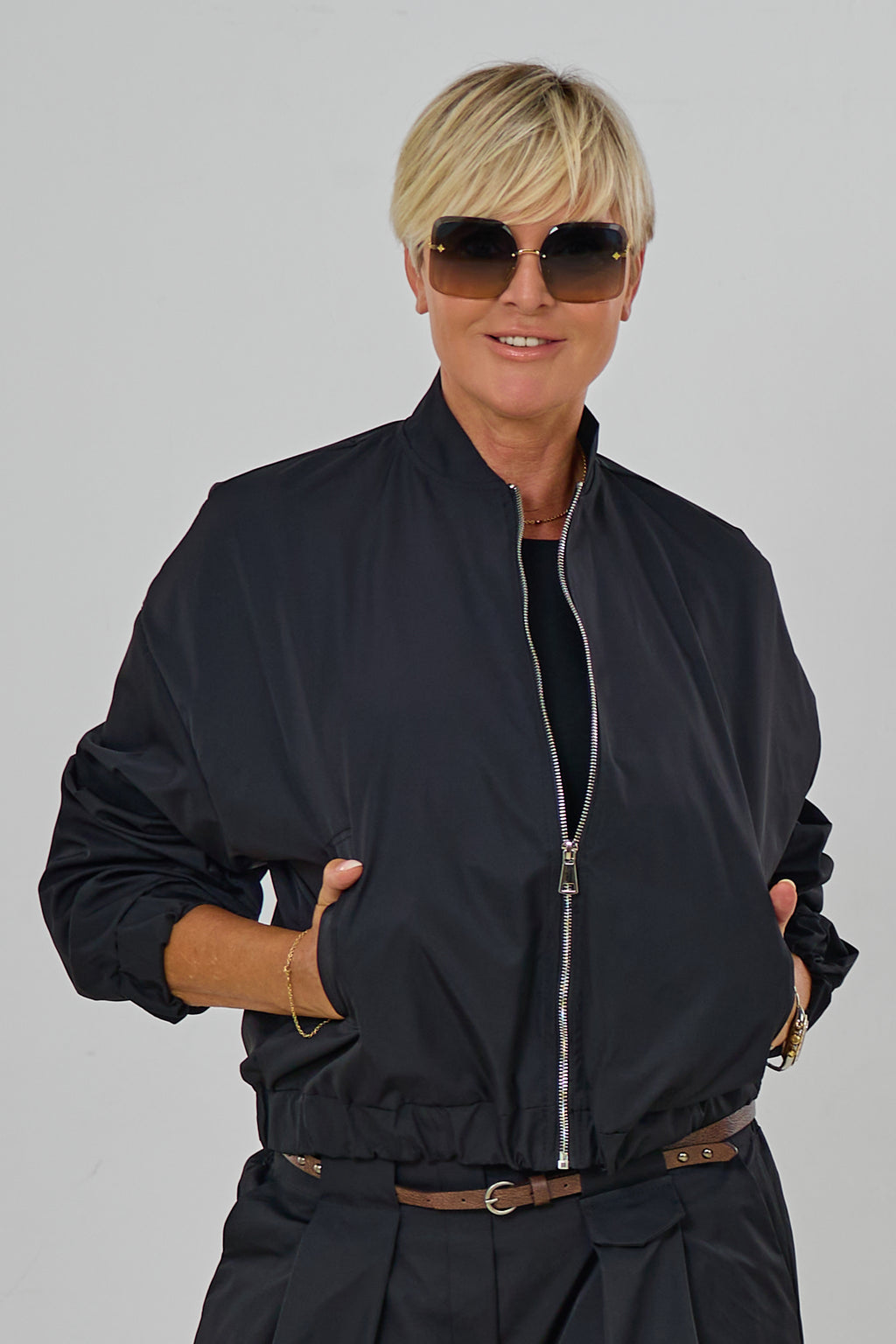 Blouson mit abnehmbarer Leo-Kapuze, schwarz