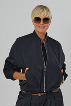 Blouson mit abnehmbarer Leo-Kapuze, schwarz