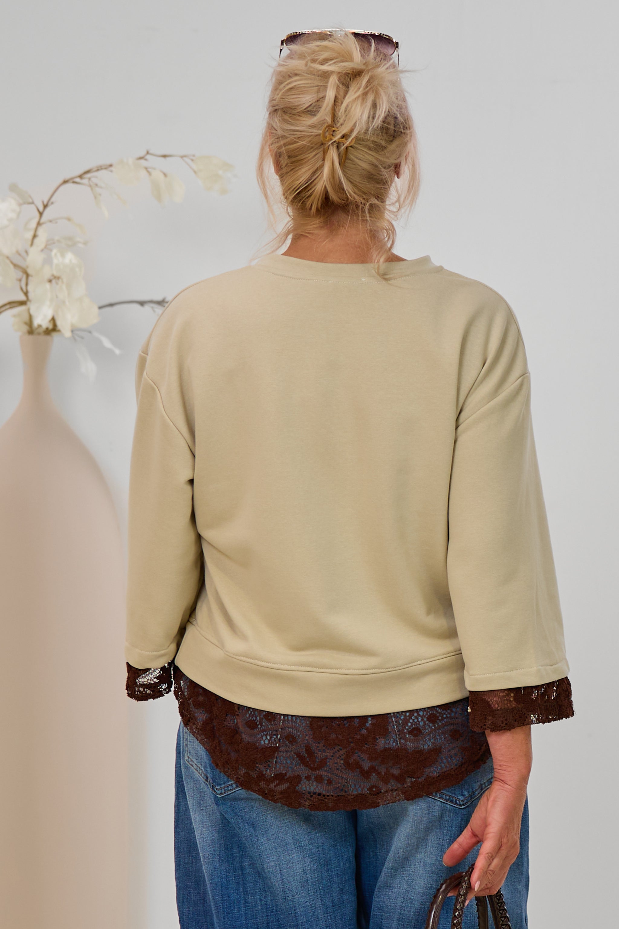 Sweaty mit BEAUTIFUL Flock und Spitze, beige