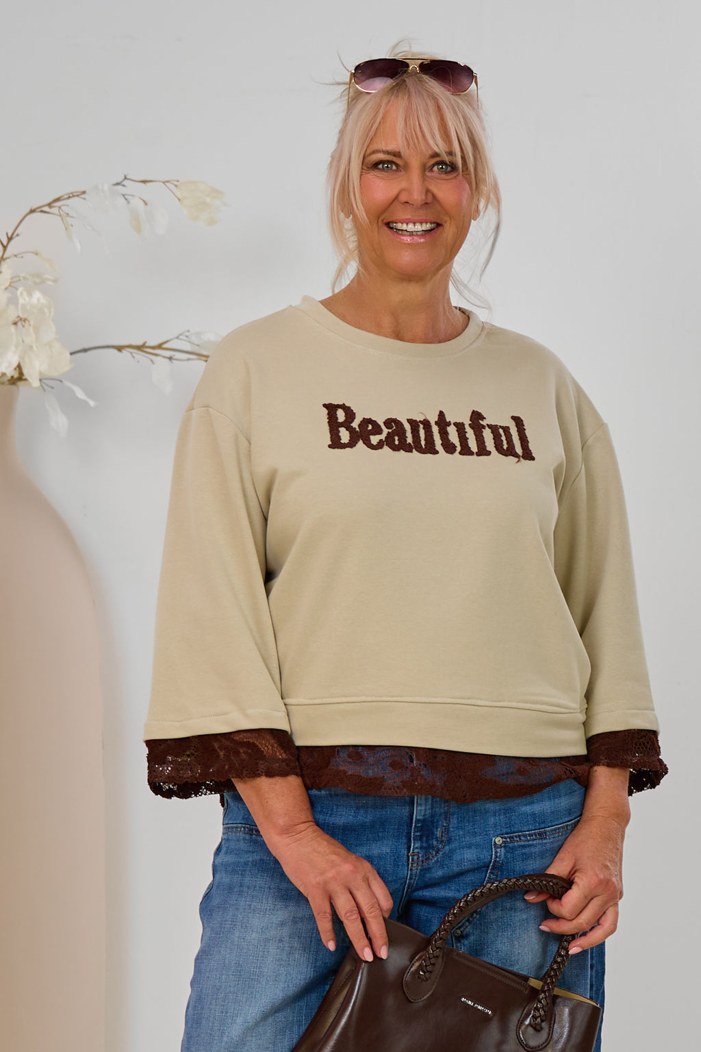 Sweaty mit BEAUTIFUL Flock und Spitze, beige