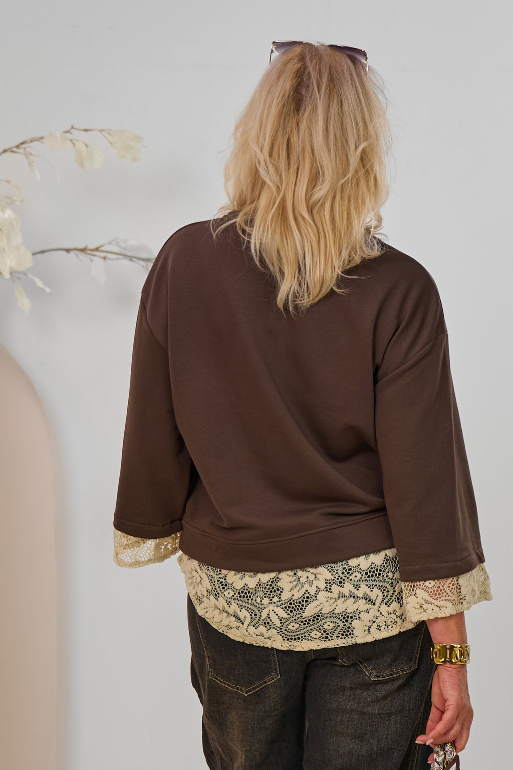 Sweaty mit AMOUR Flock und Spitze, braun