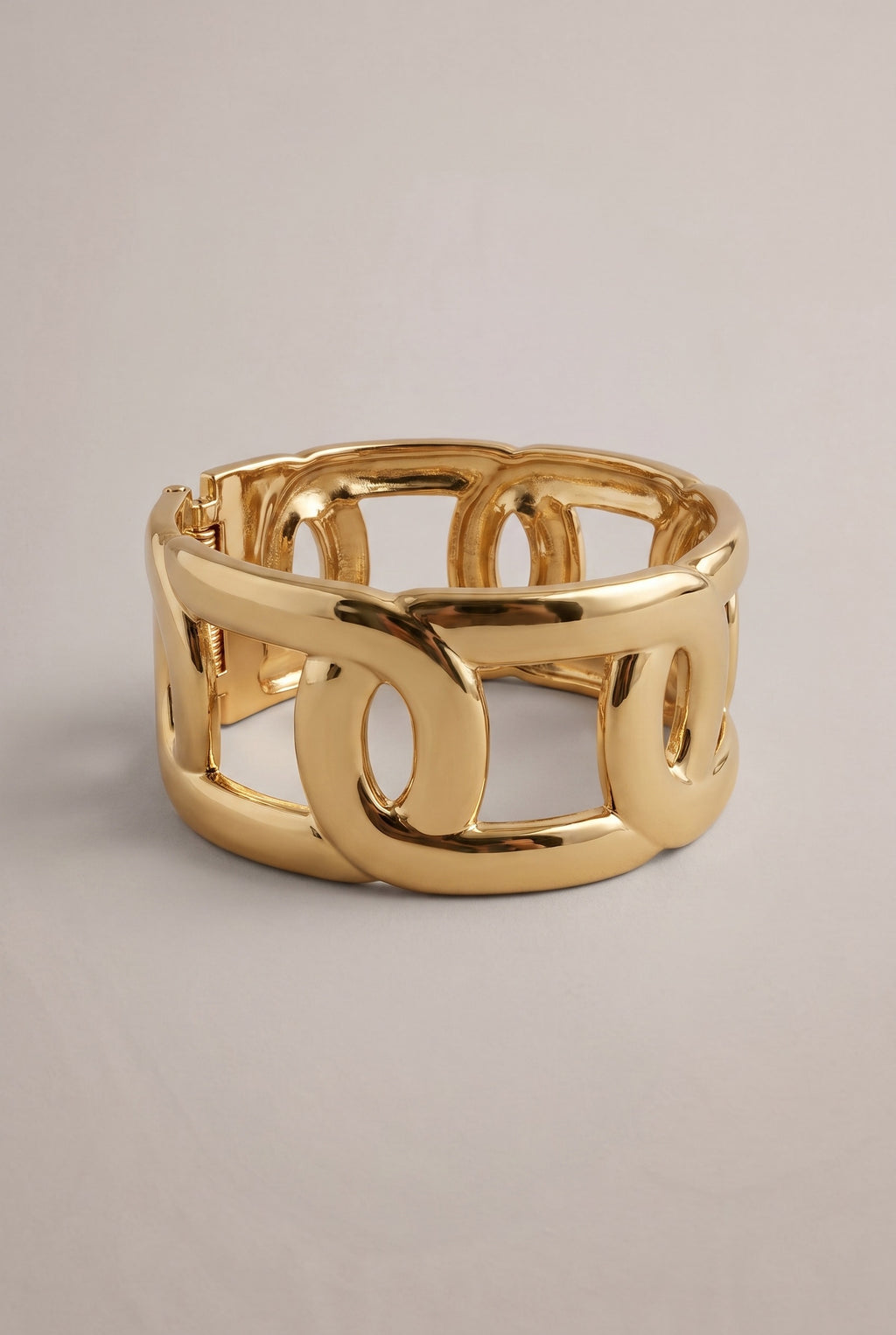 breiter Klemmarmreif mit Ösen, gold