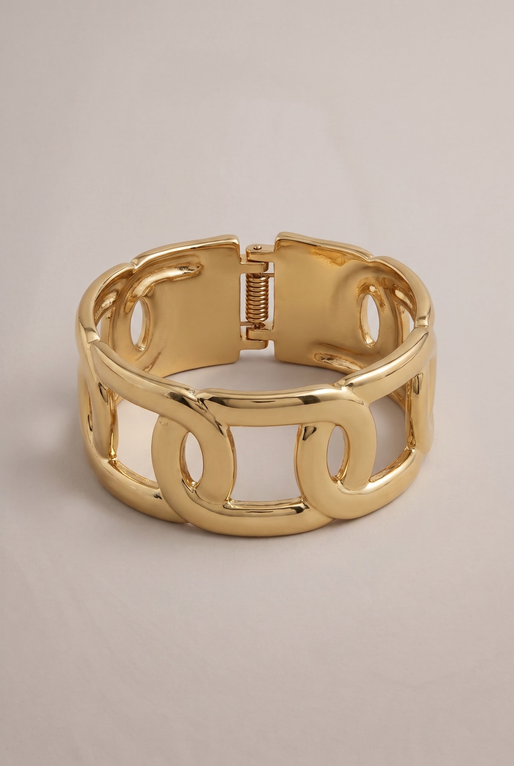 breiter Klemmarmreif mit Ösen, gold