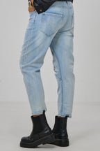 Jeans im used look mit Aufschrift, hell denim