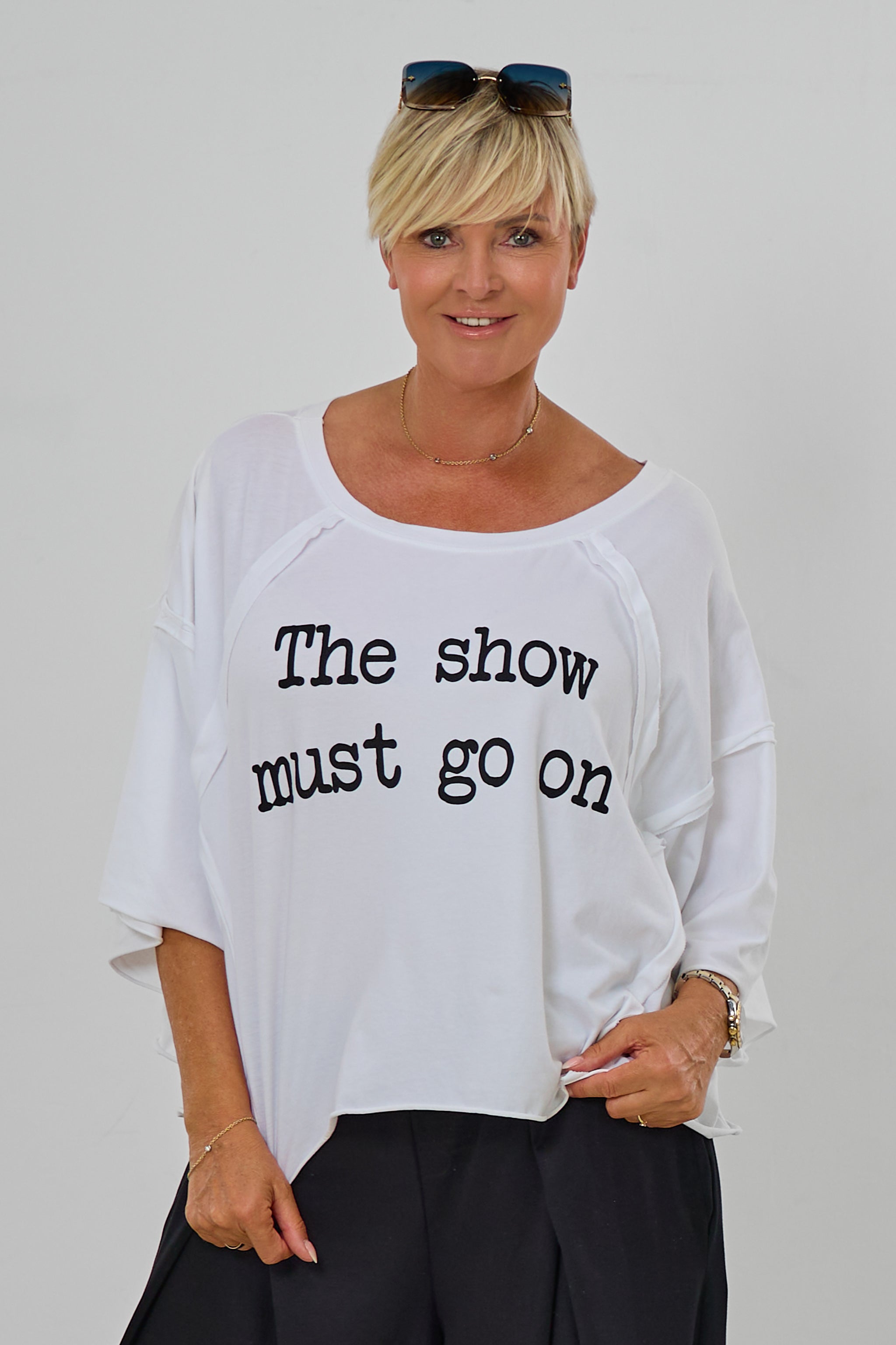 Shirt "the show must go on", weiß