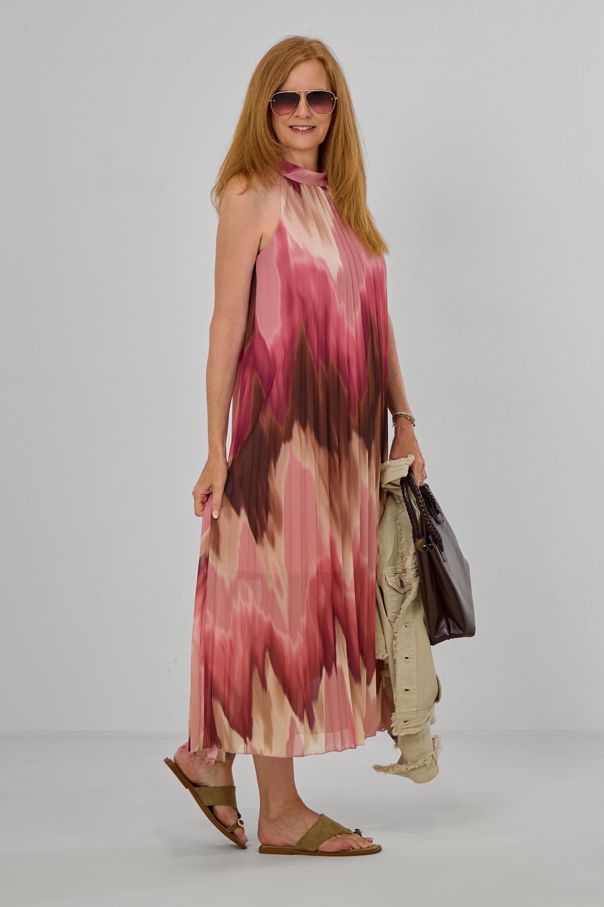 Langes Plissée-Neckholder-Kleid, alltrosa-braun