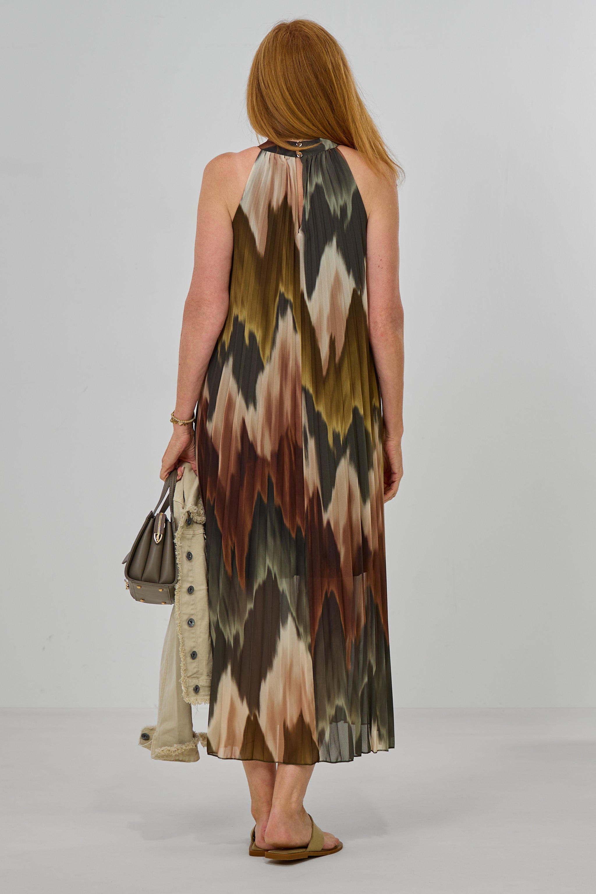 Langes Plissée-Neckholder-Kleid, grün-braun