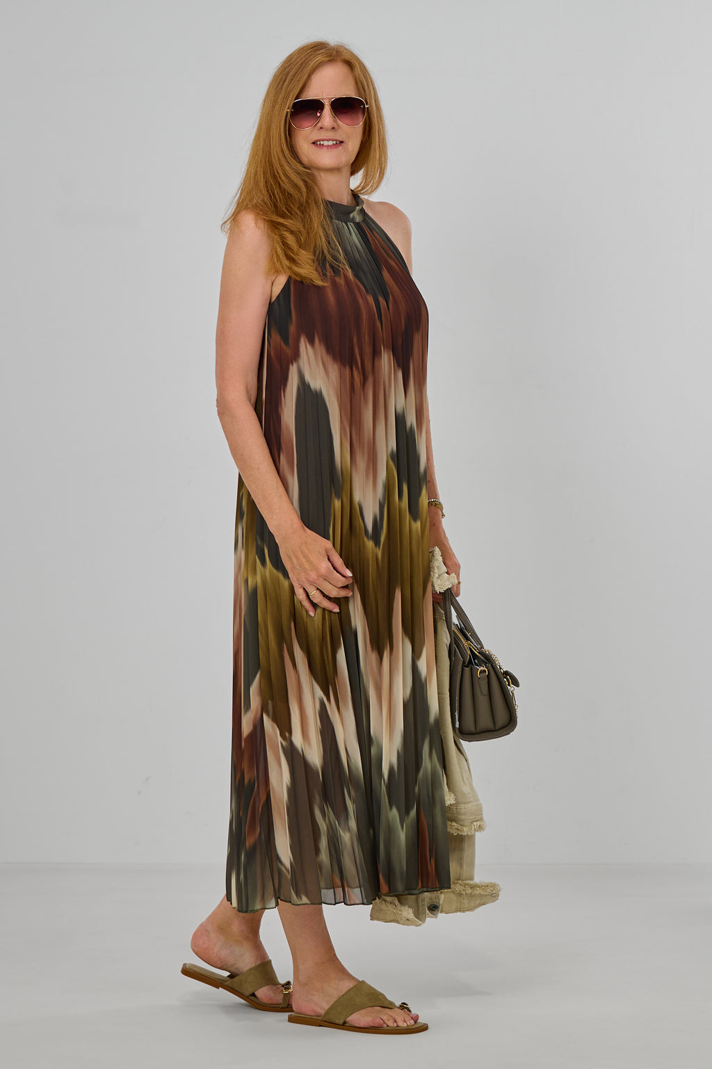 Langes Plissée-Neckholder-Kleid, grün-braun