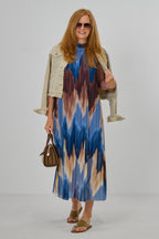 Langes Plissée-Neckholder-Kleid, blau-braun
