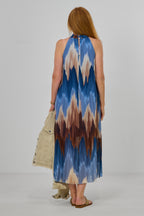 Langes Plissée-Neckholder-Kleid, blau-braun