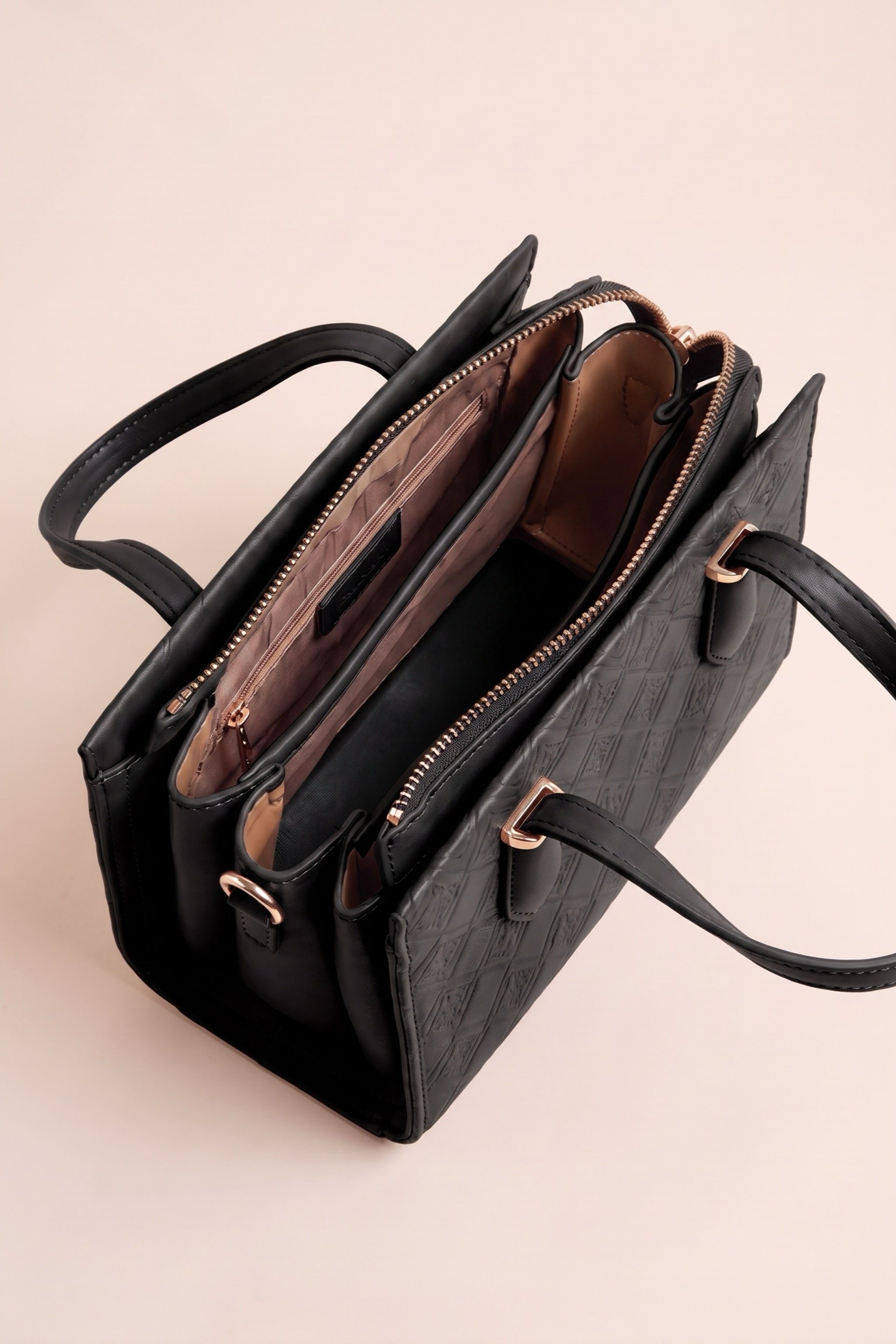 kleine, elegante Tasche mit Rauten, schwarz