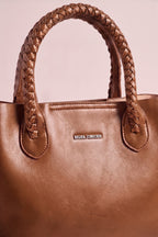 elegante Tasche mit geflochtenem Henkel, camel/hellbraun