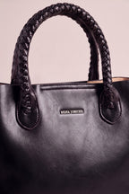 elegante Tasche mit geflochtenem Henkel, schwarz
