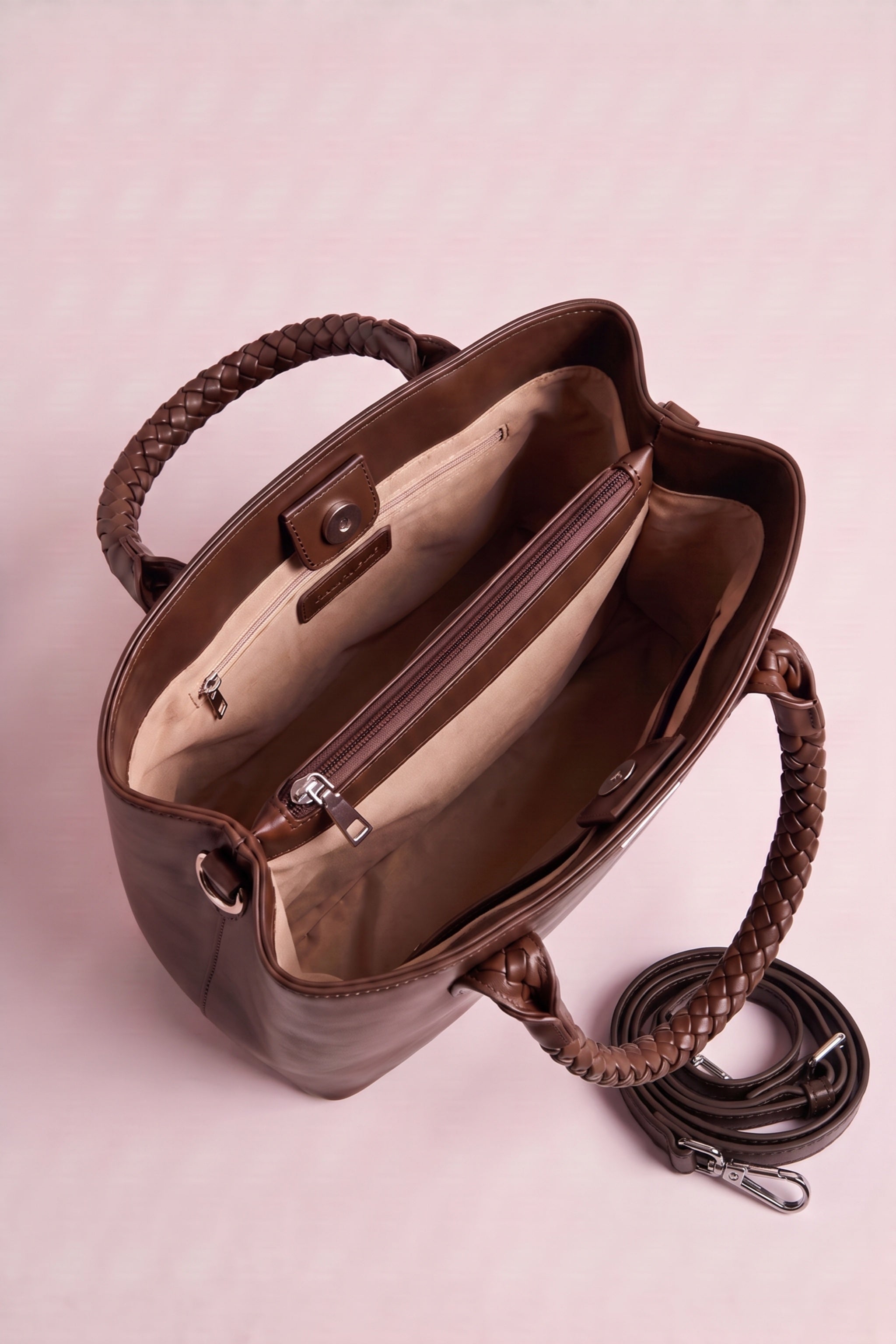 elegante Tasche mit geflochtenem Henkel, dunkelbraun
