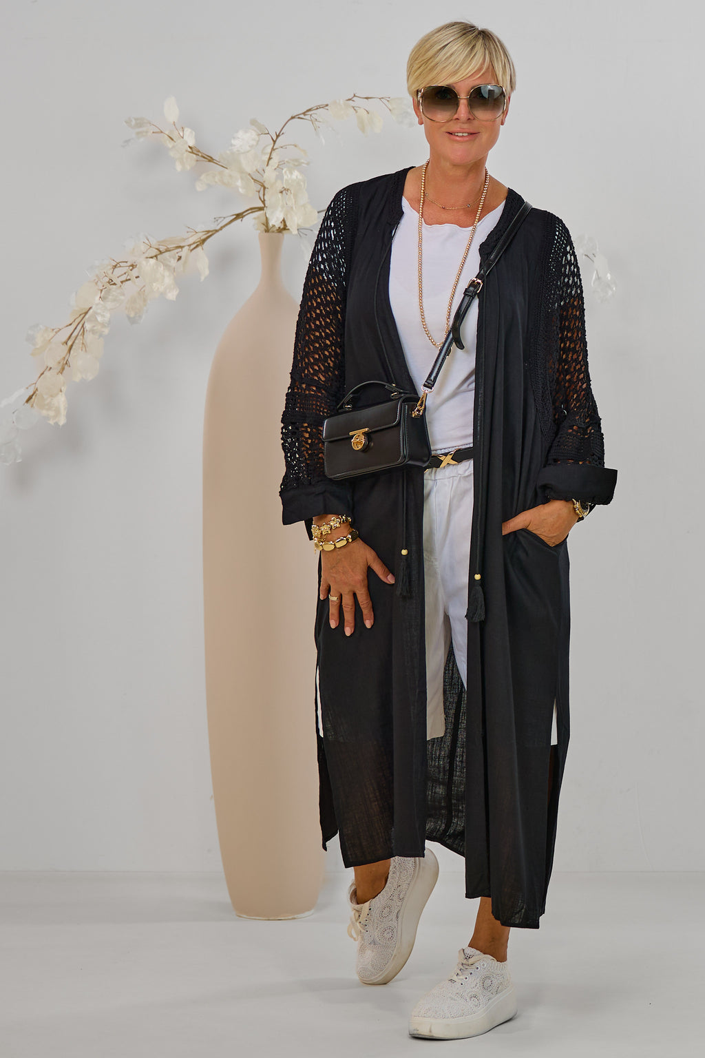 Sommer-Longjacke mit Häkeleinsatz, schwarz