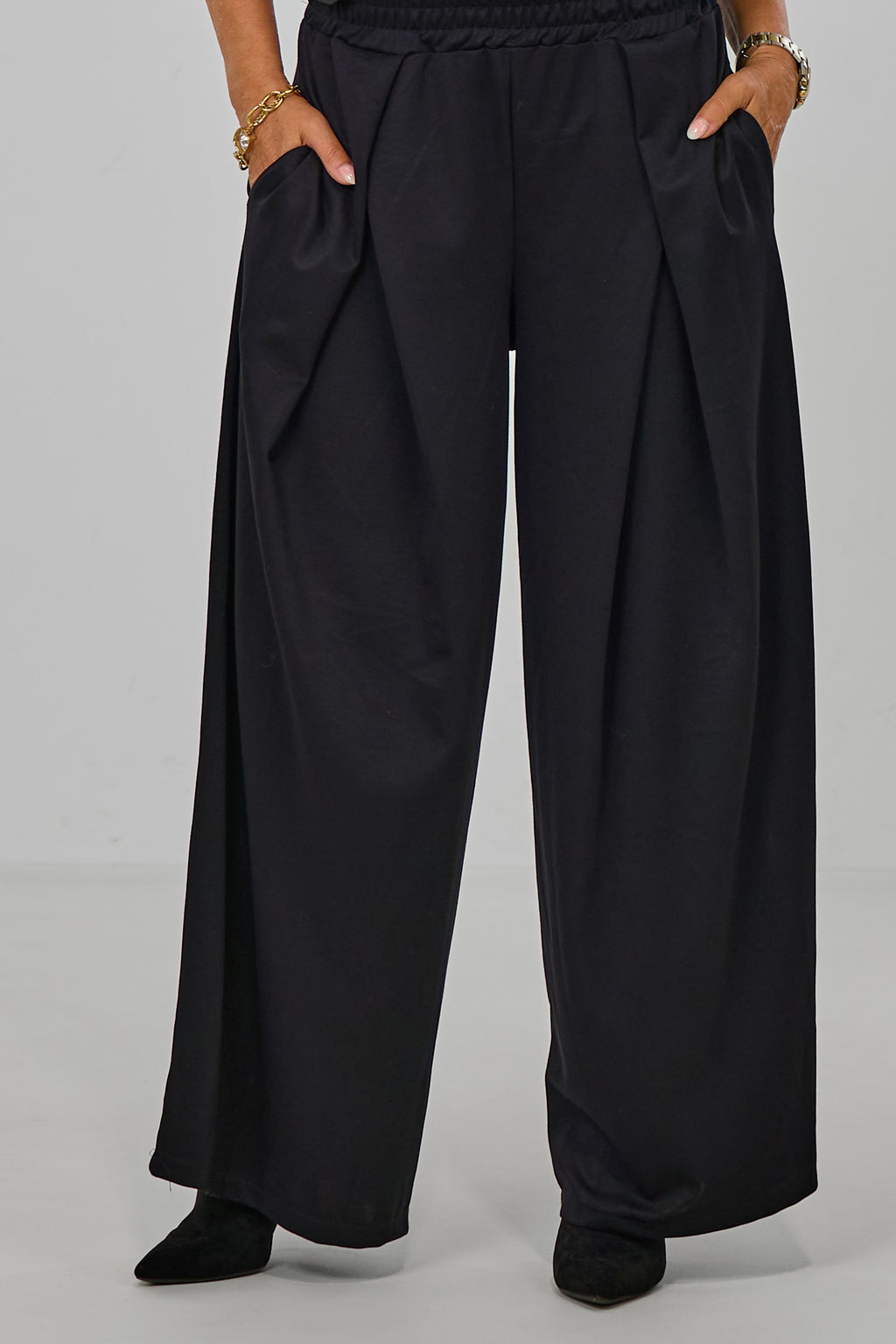 Weite Hose mit breiten Falten, schwarz