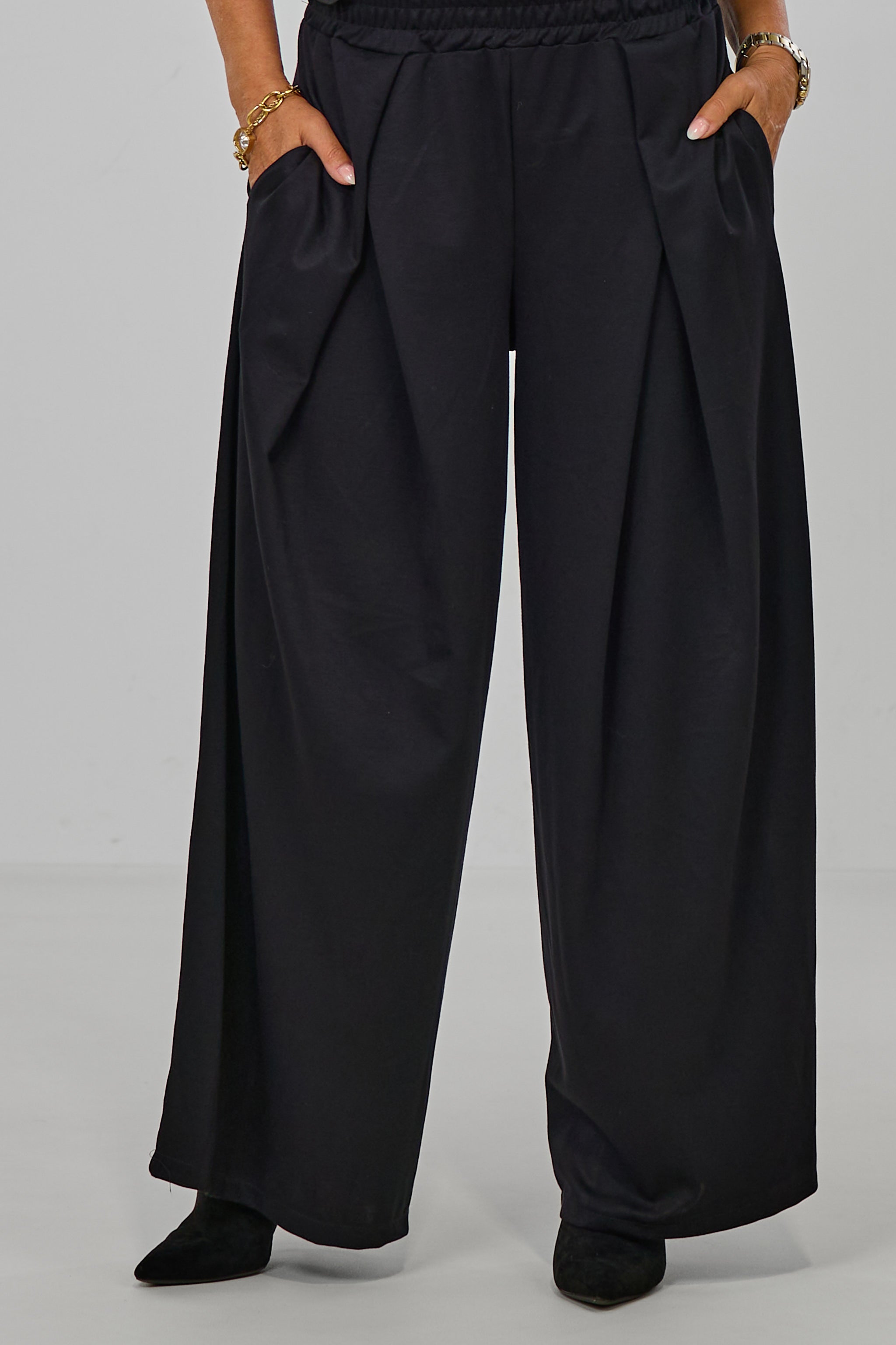 Weite Hose mit breiten Falten, schwarz