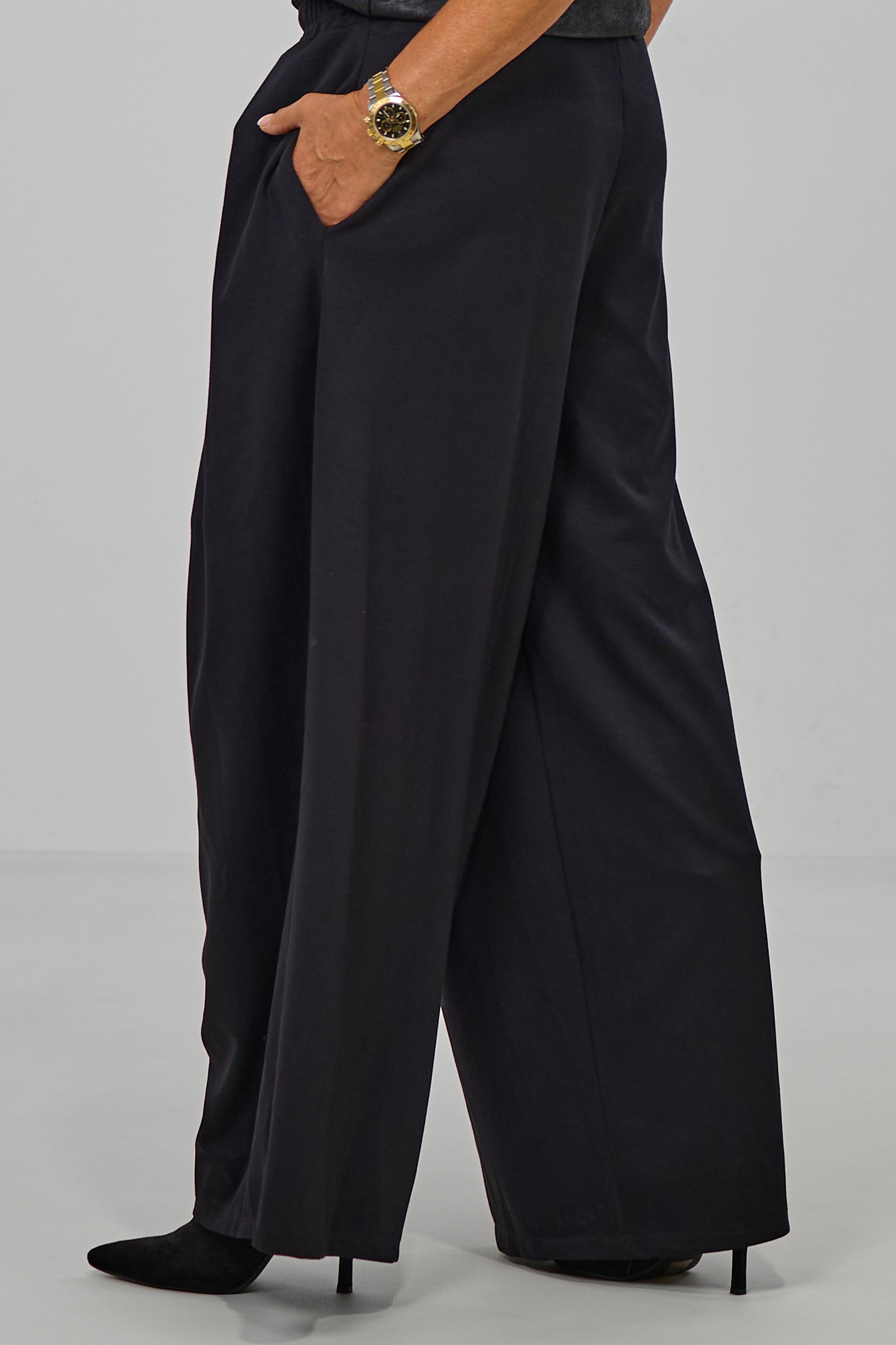Weite Hose mit breiten Falten, schwarz