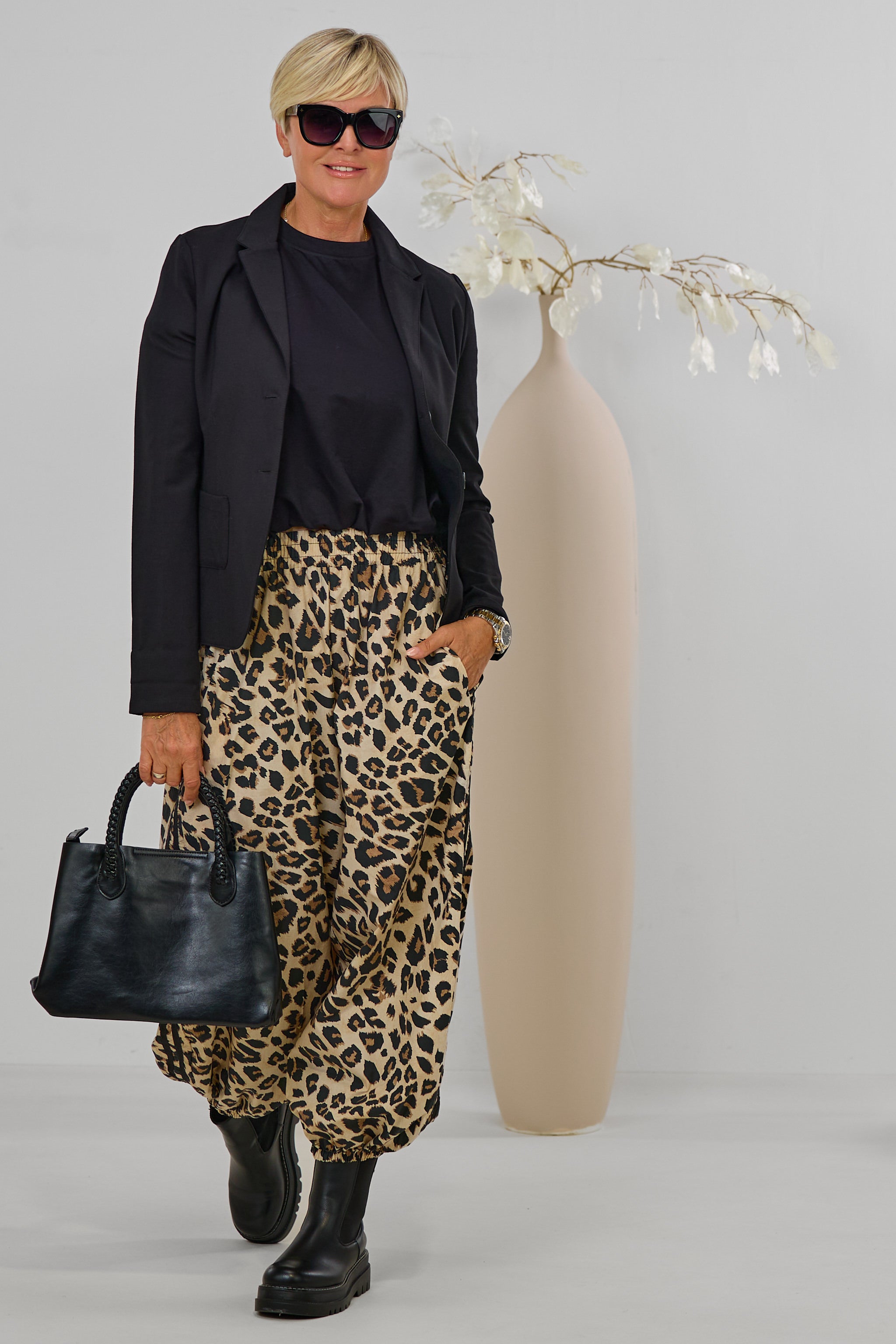 Leichte Pumphose im Leo-Look mit Streifen, leo-beige-schwarz