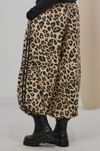 Leichte Pumphose im Leo-Look mit Streifen, leo-beige-schwarz