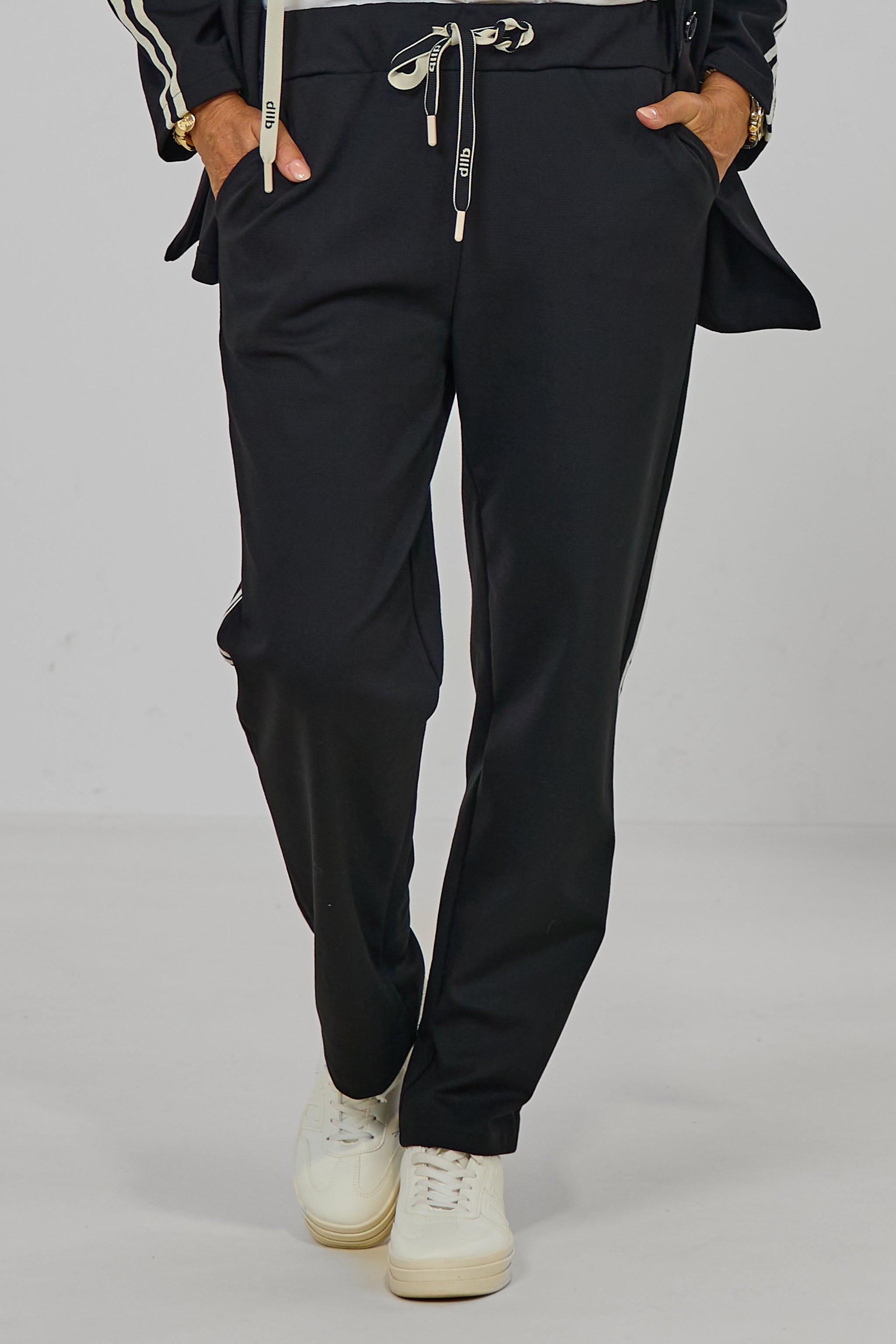 Sportliche Anzughose mit Streifen, schwarz-beige