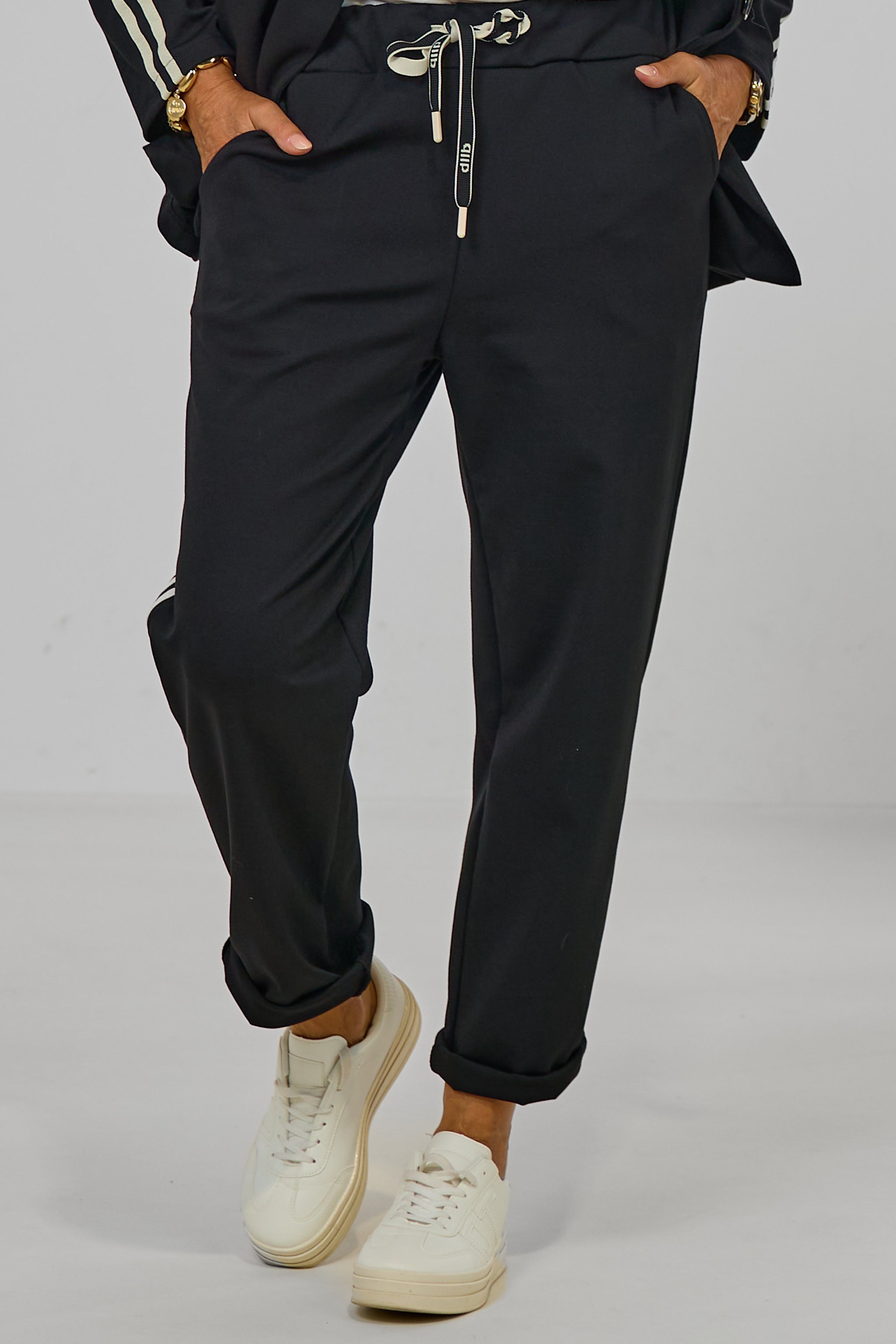 Sportliche Anzughose mit Streifen, schwarz-beige