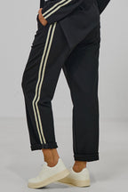 Sportliche Anzughose mit Streifen, schwarz-beige
