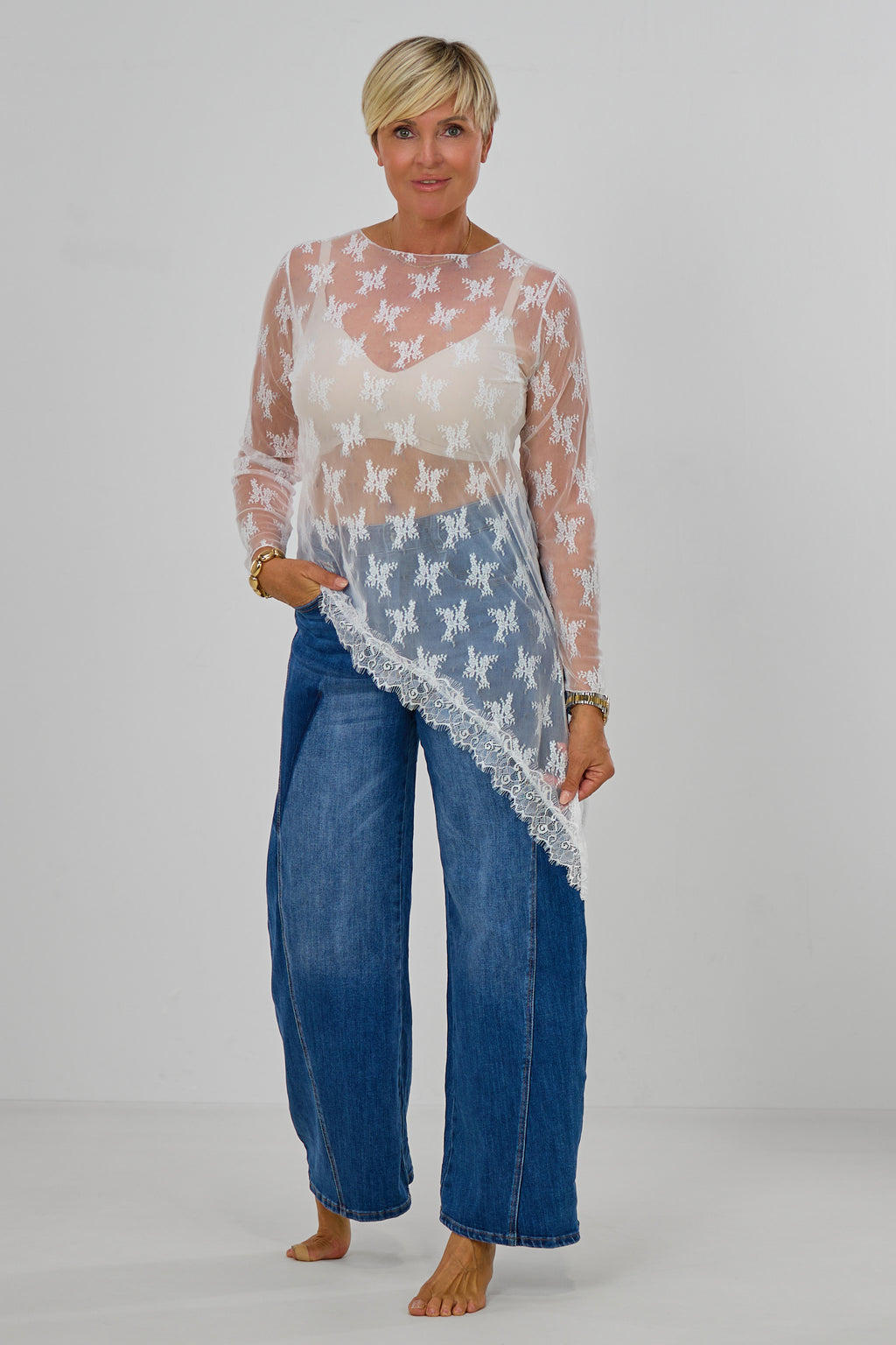 Asymmetrisches Spitzen-Langarmshirt, weiß