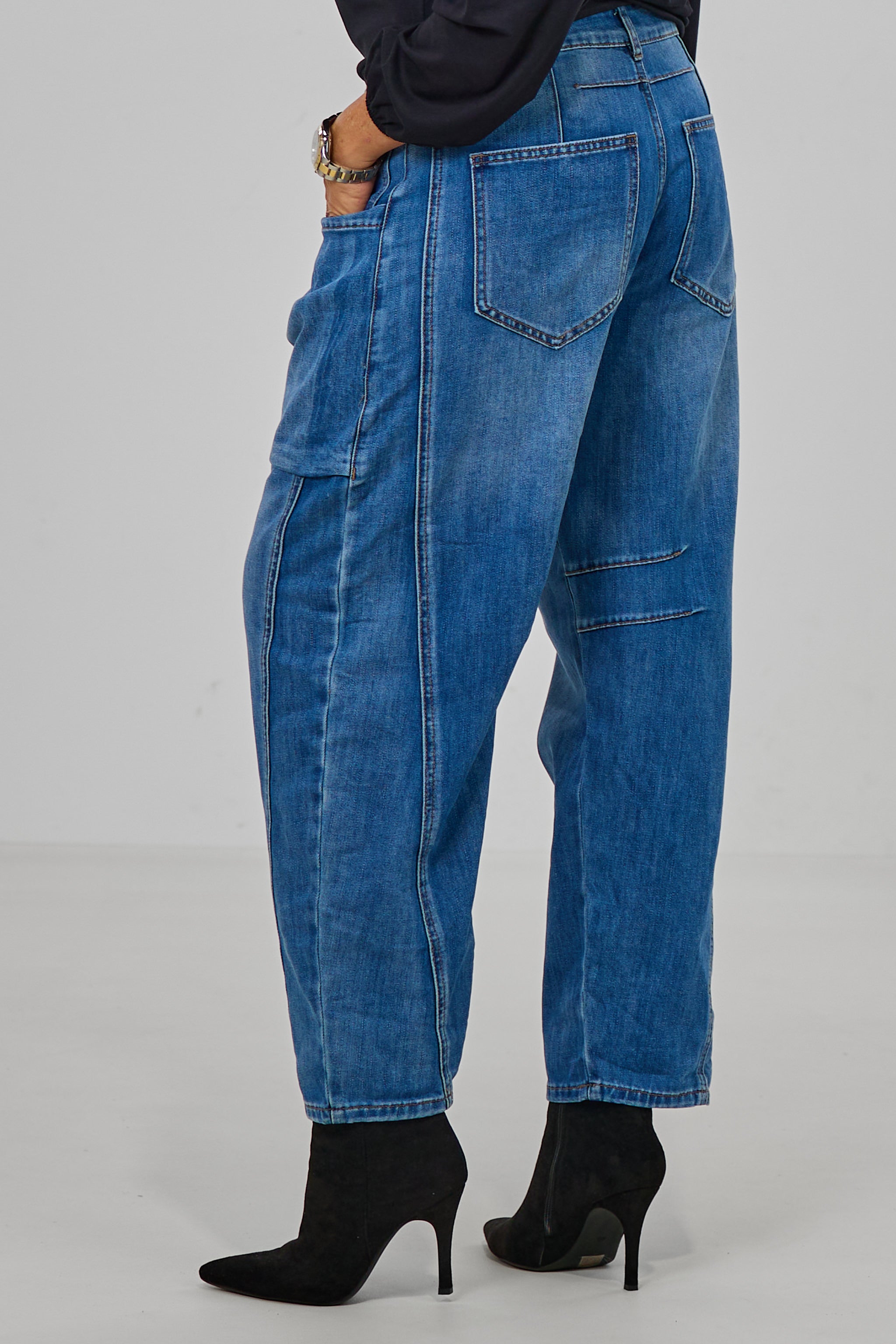 Barrel-Jeans mit aufgesetzten Taschen, denim